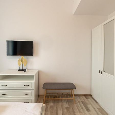 Citadel Apartament'S ริชนอฟ ภายนอก รูปภาพ