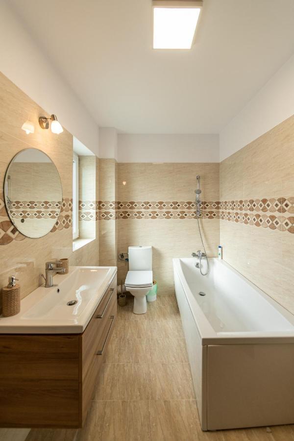 Citadel Apartament'S ริชนอฟ ภายนอก รูปภาพ