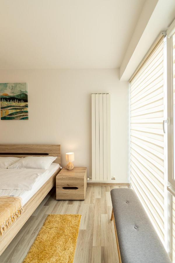 Citadel Apartament'S ริชนอฟ ภายนอก รูปภาพ