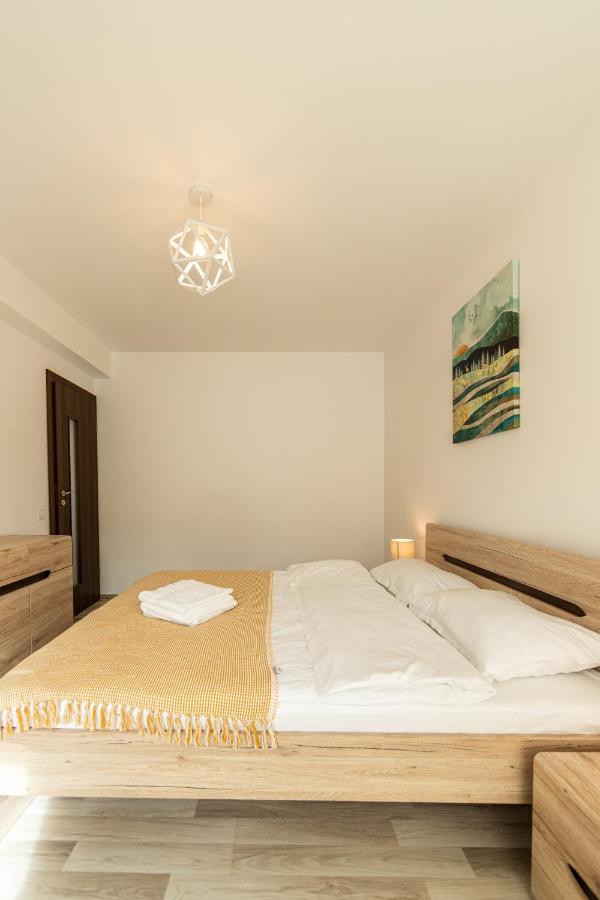 Citadel Apartament'S ริชนอฟ ภายนอก รูปภาพ