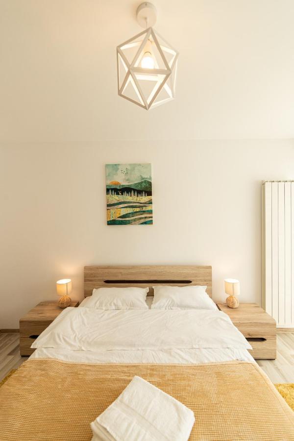 Citadel Apartament'S ริชนอฟ ภายนอก รูปภาพ