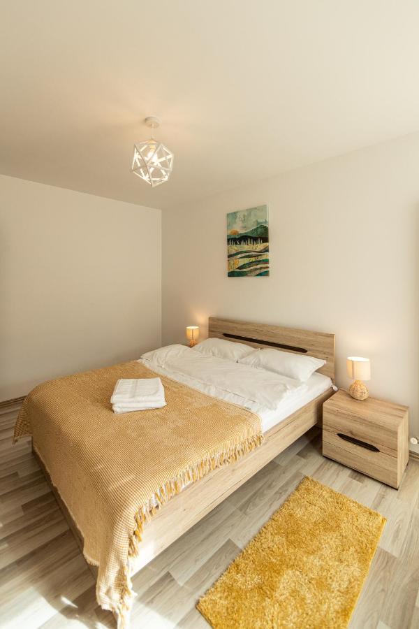Citadel Apartament'S ริชนอฟ ภายนอก รูปภาพ