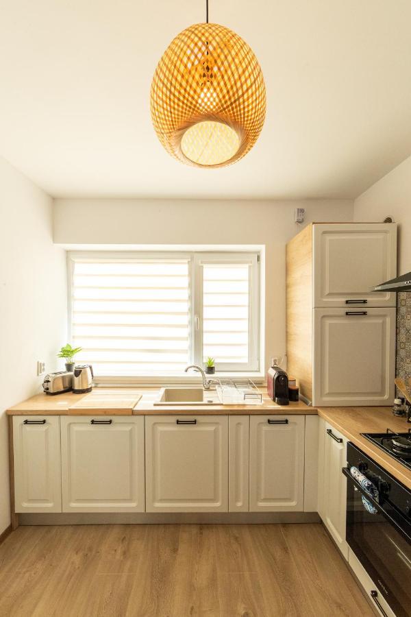 Citadel Apartament'S ริชนอฟ ภายนอก รูปภาพ