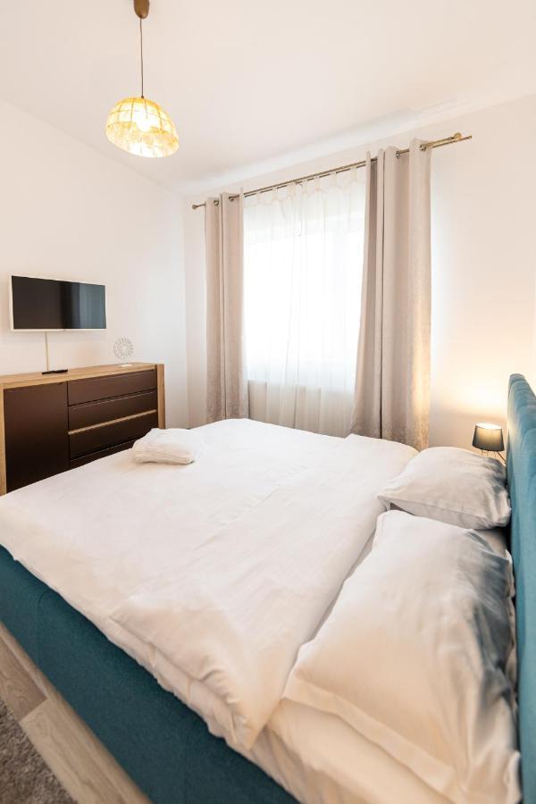 Citadel Apartament'S ริชนอฟ ภายนอก รูปภาพ