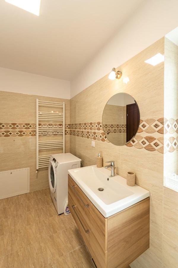 Citadel Apartament'S ริชนอฟ ภายนอก รูปภาพ