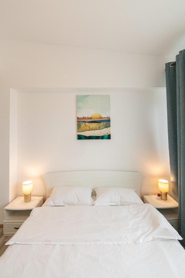 Citadel Apartament'S ริชนอฟ ภายนอก รูปภาพ