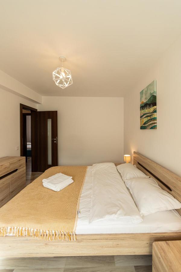Citadel Apartament'S ริชนอฟ ภายนอก รูปภาพ