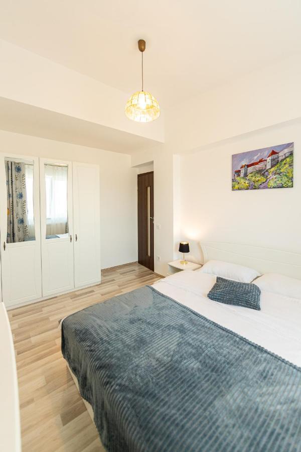 Citadel Apartament'S ริชนอฟ ภายนอก รูปภาพ