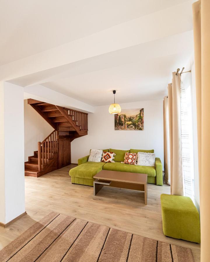 Citadel Apartament'S ริชนอฟ ภายนอก รูปภาพ