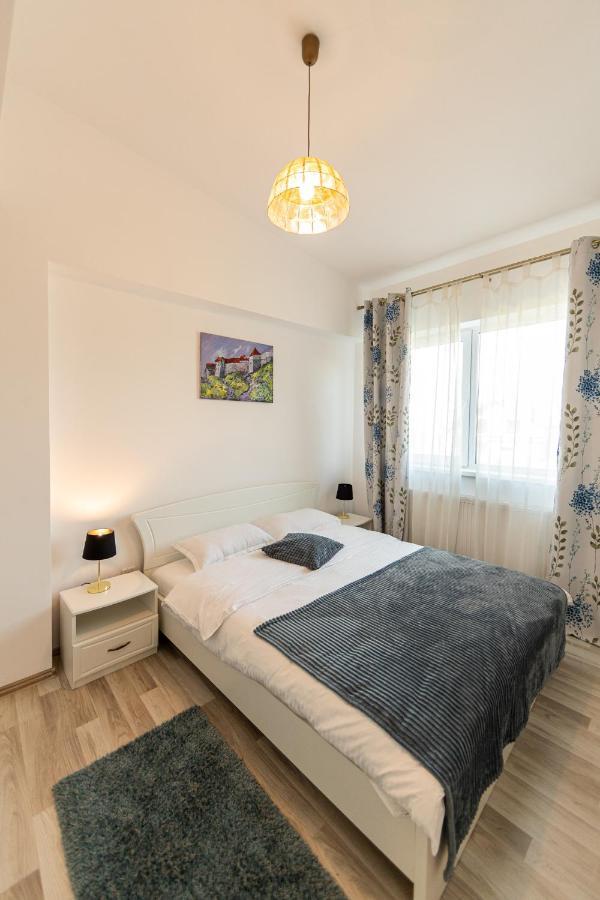 Citadel Apartament'S ริชนอฟ ภายนอก รูปภาพ