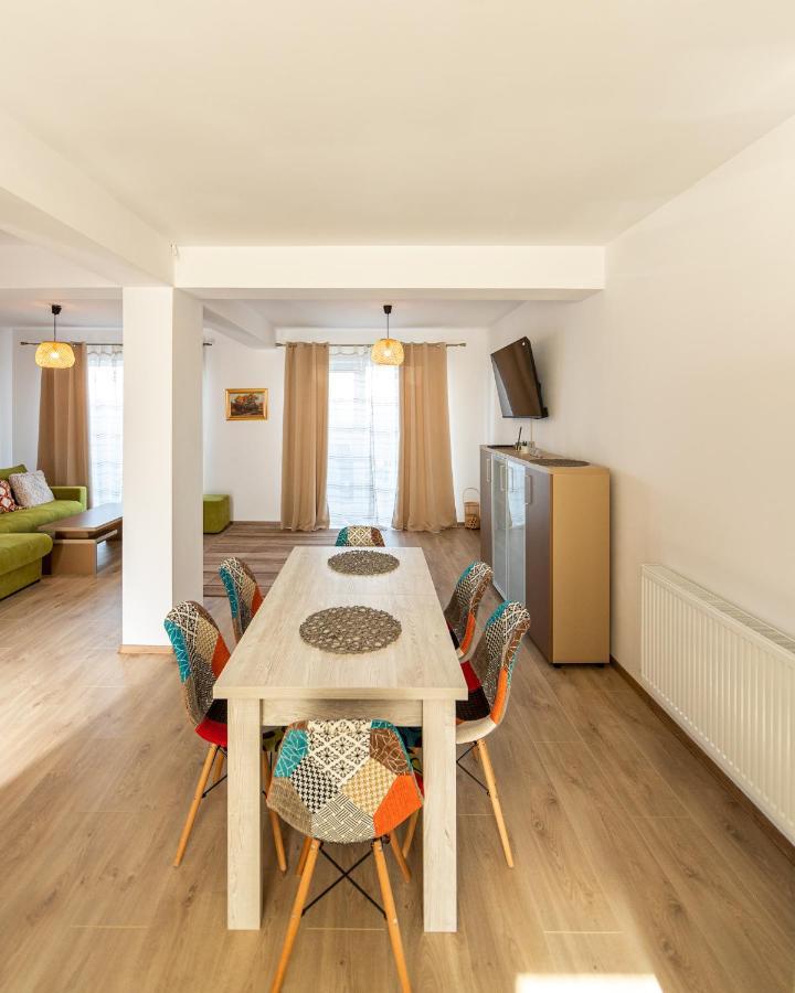 Citadel Apartament'S ริชนอฟ ภายนอก รูปภาพ
