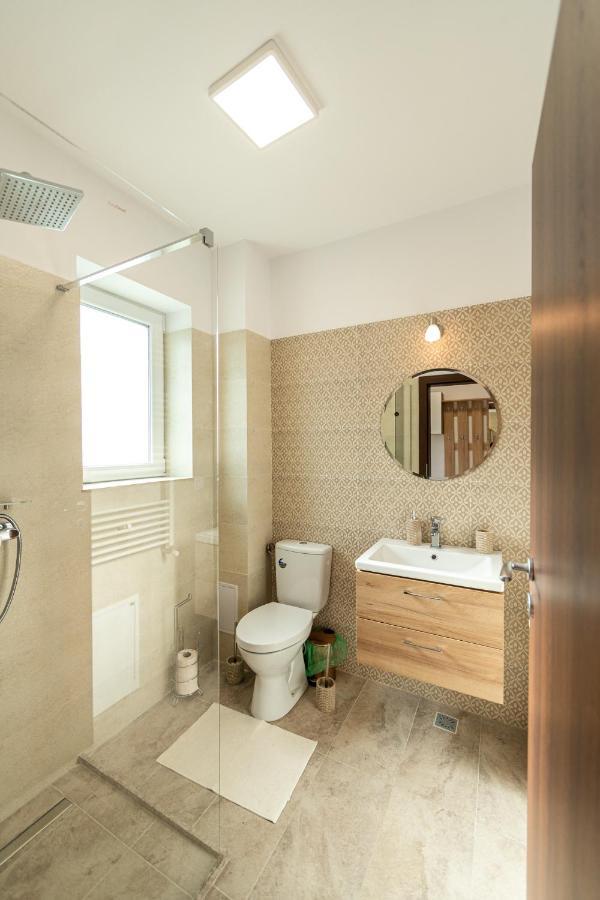 Citadel Apartament'S ริชนอฟ ภายนอก รูปภาพ