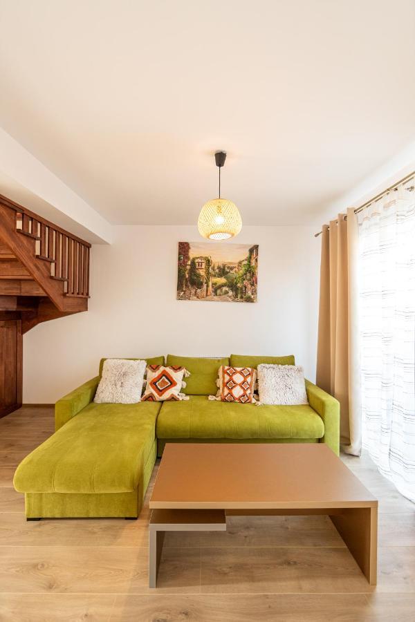 Citadel Apartament'S ริชนอฟ ภายนอก รูปภาพ