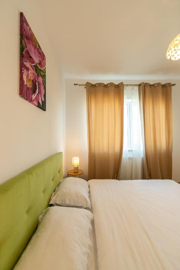 Citadel Apartament'S ริชนอฟ ภายนอก รูปภาพ