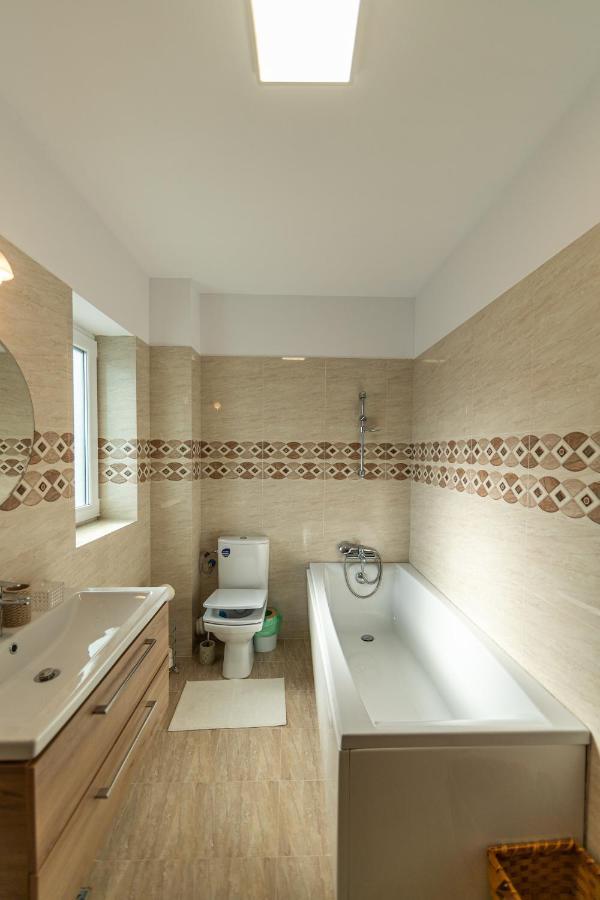 Citadel Apartament'S ริชนอฟ ภายนอก รูปภาพ