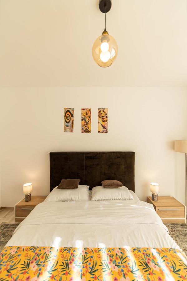 Citadel Apartament'S ริชนอฟ ภายนอก รูปภาพ