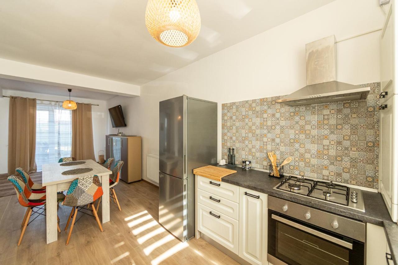 Citadel Apartament'S ริชนอฟ ภายนอก รูปภาพ